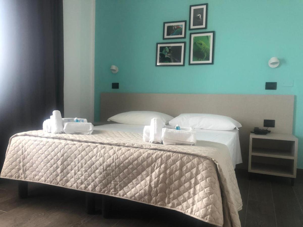 רימיני Hotel Palazzo Caveja מראה חיצוני תמונה