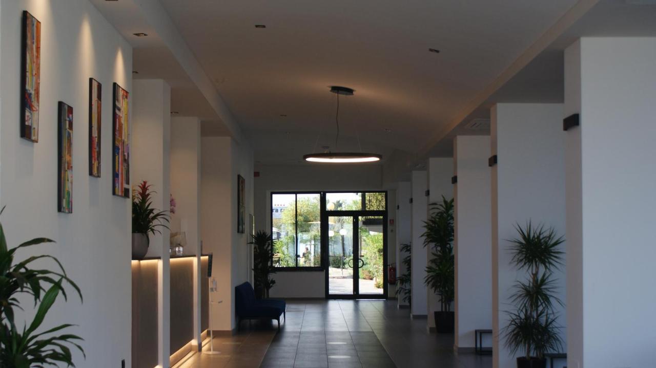 רימיני Hotel Palazzo Caveja מראה חיצוני תמונה