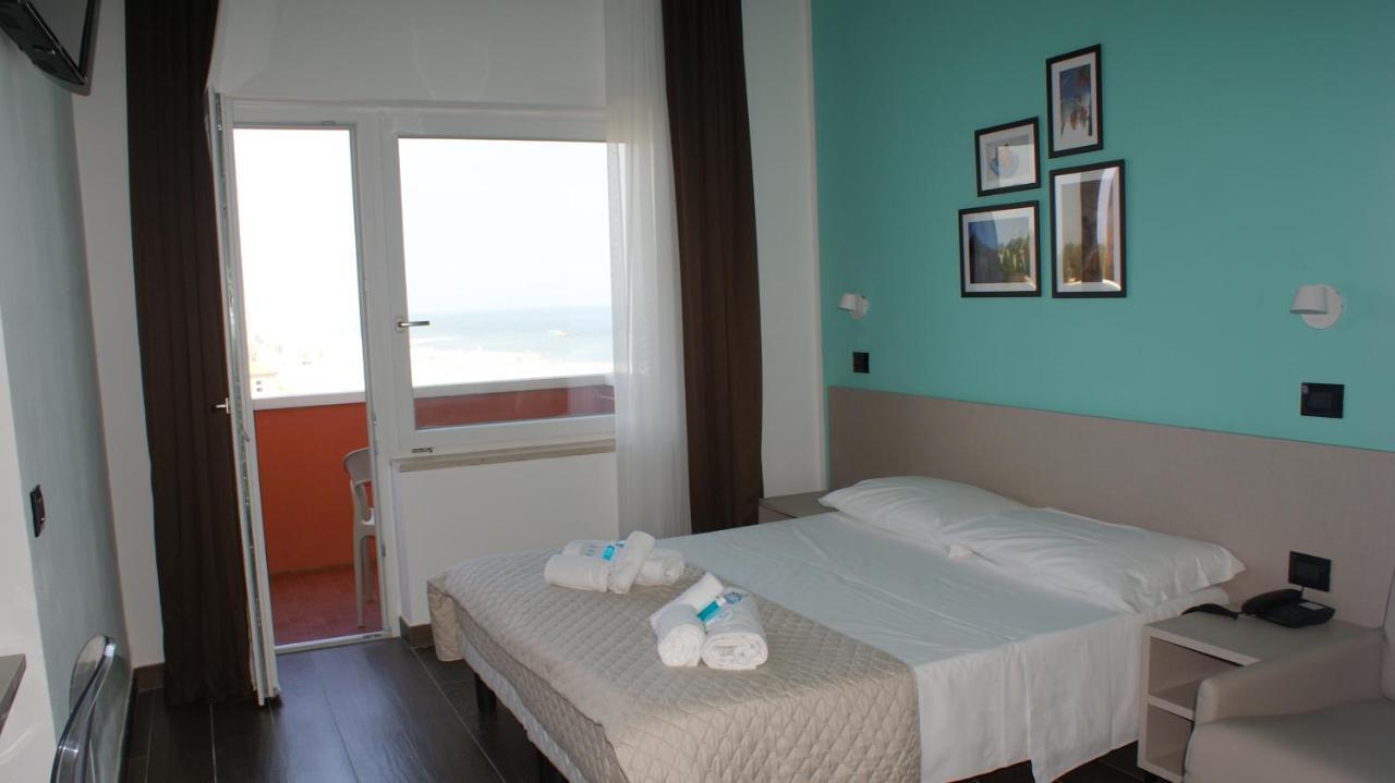 רימיני Hotel Palazzo Caveja מראה חיצוני תמונה