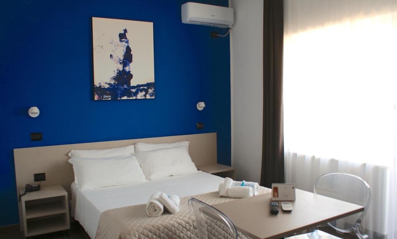 רימיני Hotel Palazzo Caveja מראה חיצוני תמונה