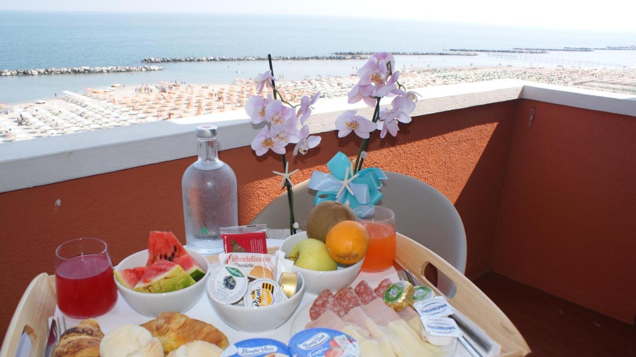 רימיני Hotel Palazzo Caveja מראה חיצוני תמונה