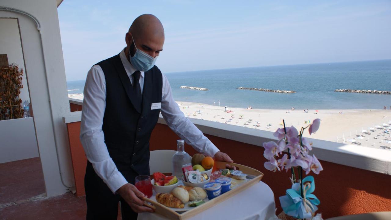 רימיני Hotel Palazzo Caveja מראה חיצוני תמונה