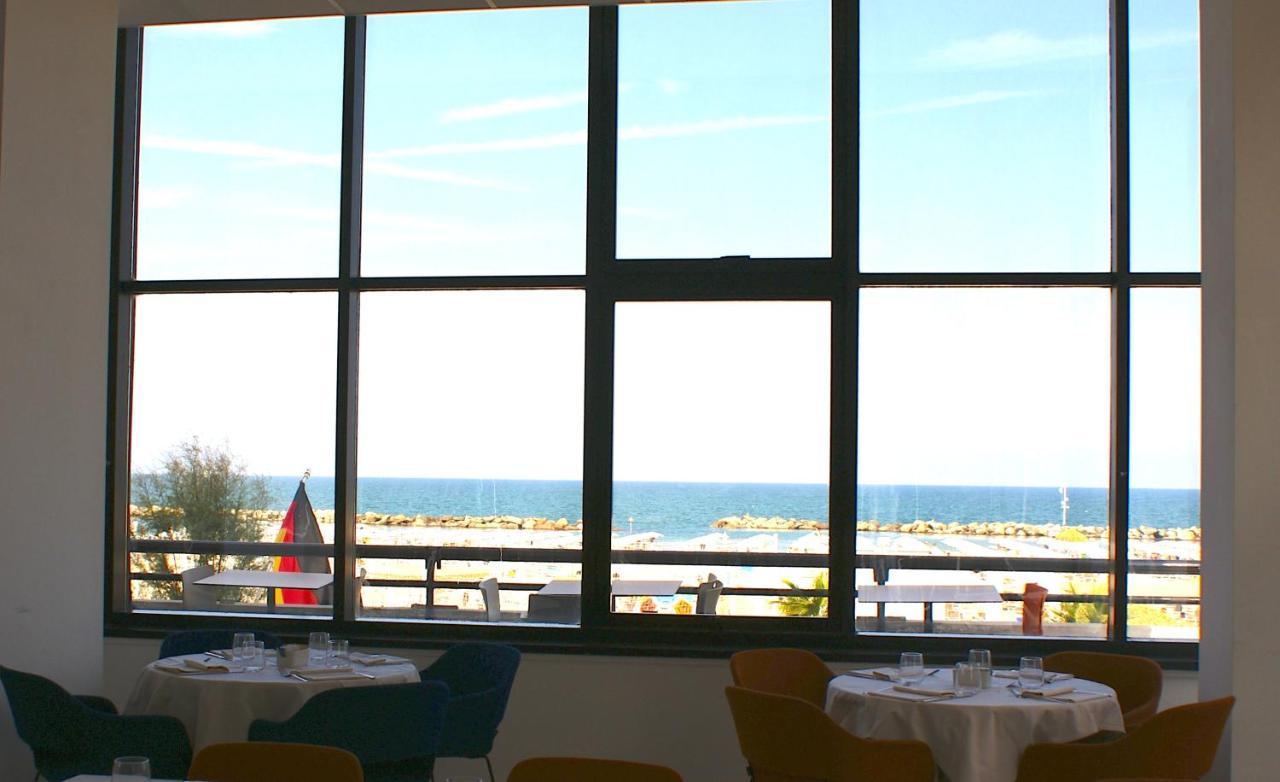 רימיני Hotel Palazzo Caveja מראה חיצוני תמונה