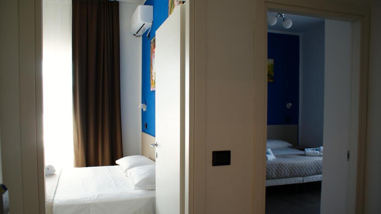 רימיני Hotel Palazzo Caveja מראה חיצוני תמונה