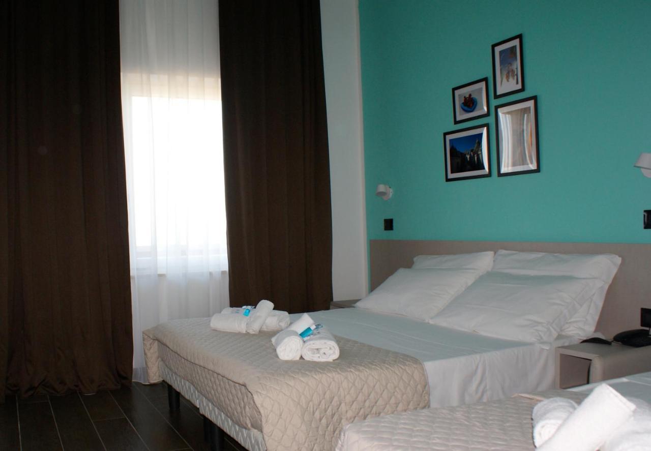 רימיני Hotel Palazzo Caveja מראה חיצוני תמונה