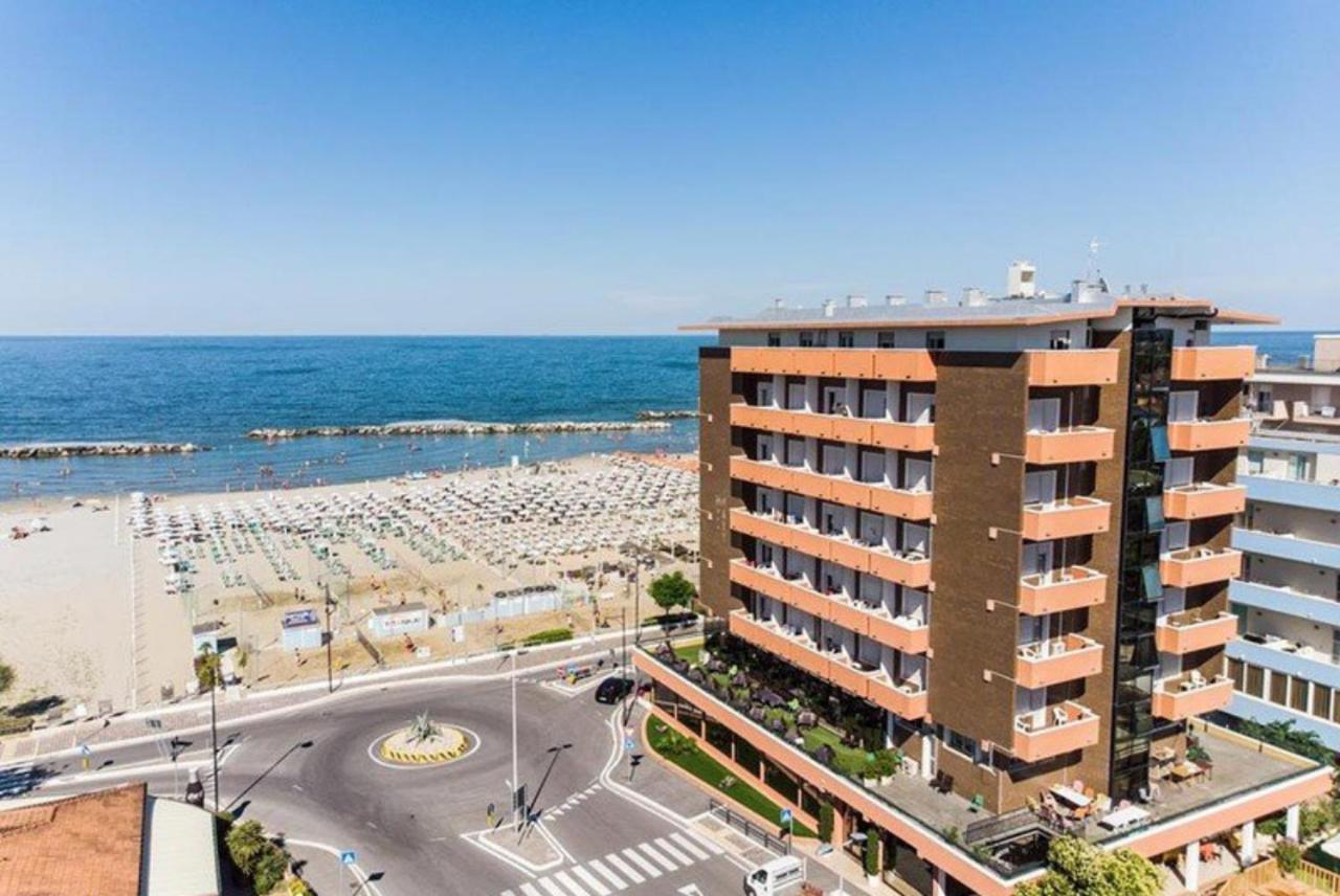 רימיני Hotel Palazzo Caveja מראה חיצוני תמונה