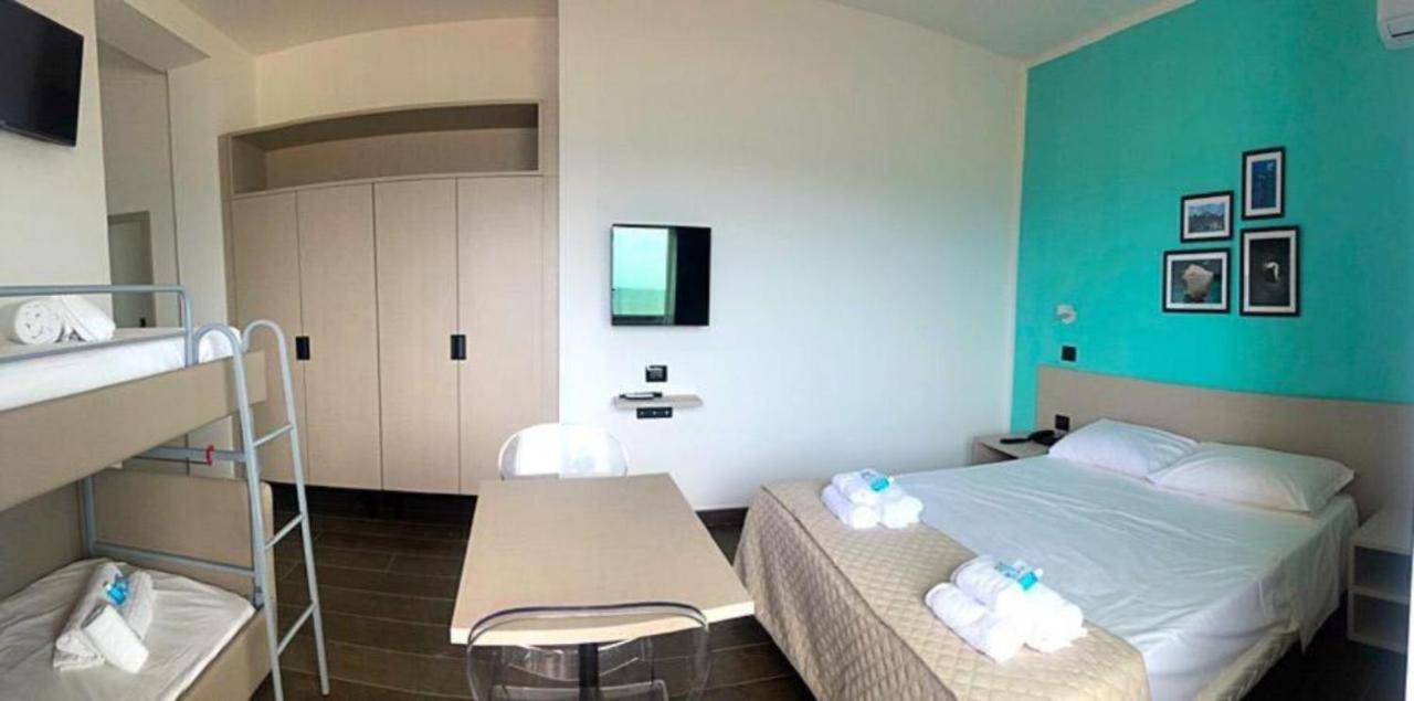 רימיני Hotel Palazzo Caveja מראה חיצוני תמונה