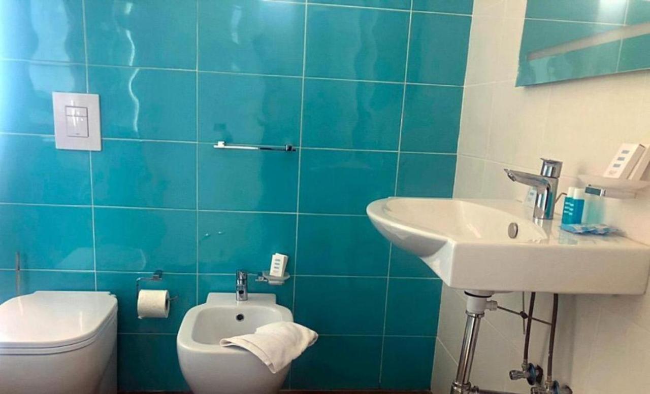 רימיני Hotel Palazzo Caveja מראה חיצוני תמונה