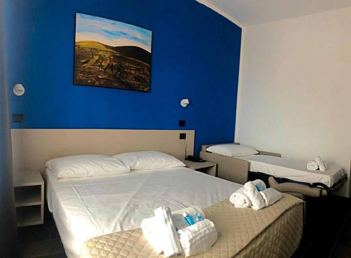 רימיני Hotel Palazzo Caveja מראה חיצוני תמונה
