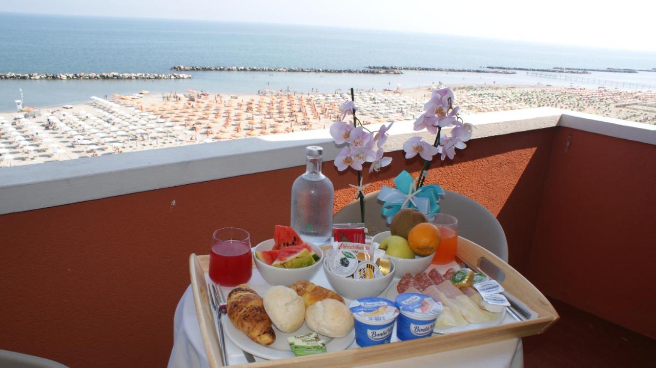 רימיני Hotel Palazzo Caveja מראה חיצוני תמונה
