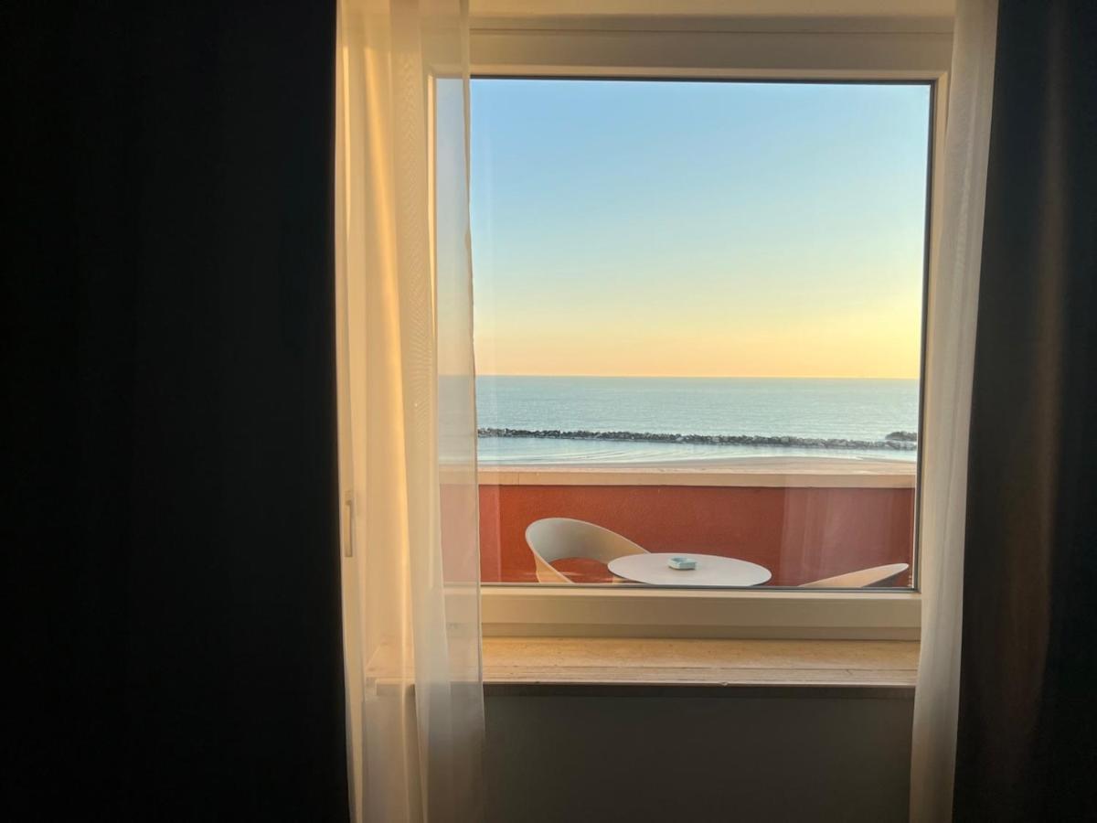 רימיני Hotel Palazzo Caveja מראה חיצוני תמונה
